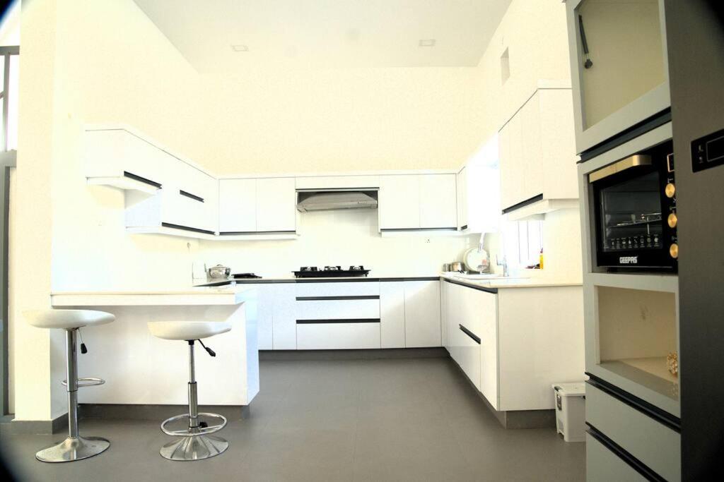 The Urban Getaway Villa Thiruvananthapuram Eksteriør bilde