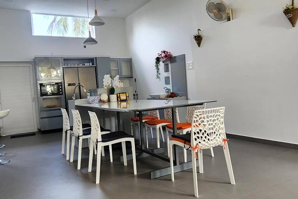 The Urban Getaway Villa Thiruvananthapuram Eksteriør bilde